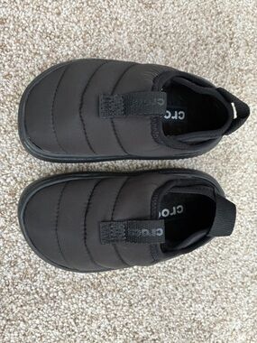Crocs kids size 9 slip on never worn